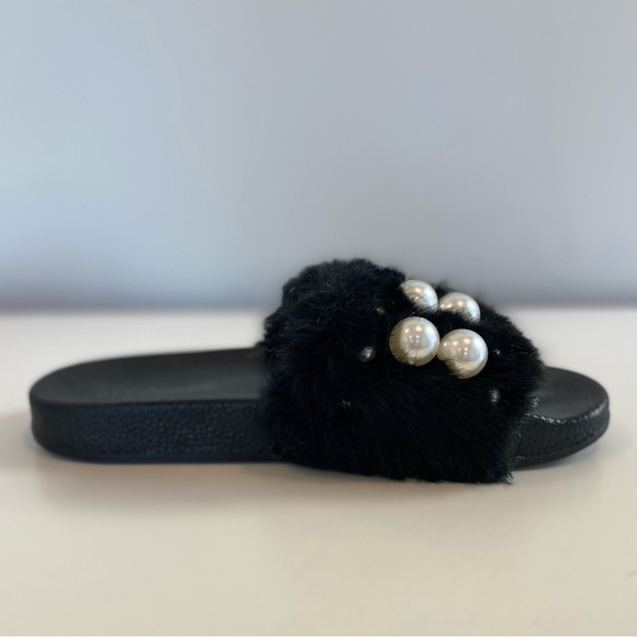 Black Slides Faux Fur and Pearl sandals size 6 - Picture 8 of 12